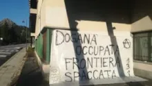 No borders! Squat the planet! No borders! Squat the planet!