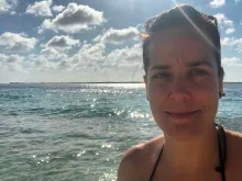 picture of Jen Angel at the beach